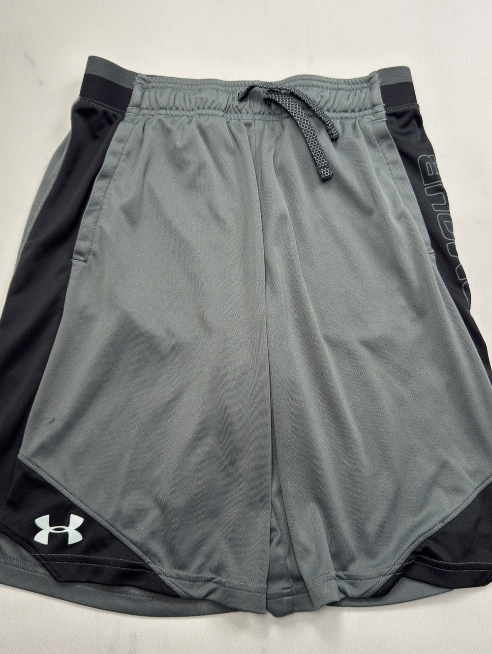 Under Armour Athletic Shorts Gray Black Logo - Boys XL